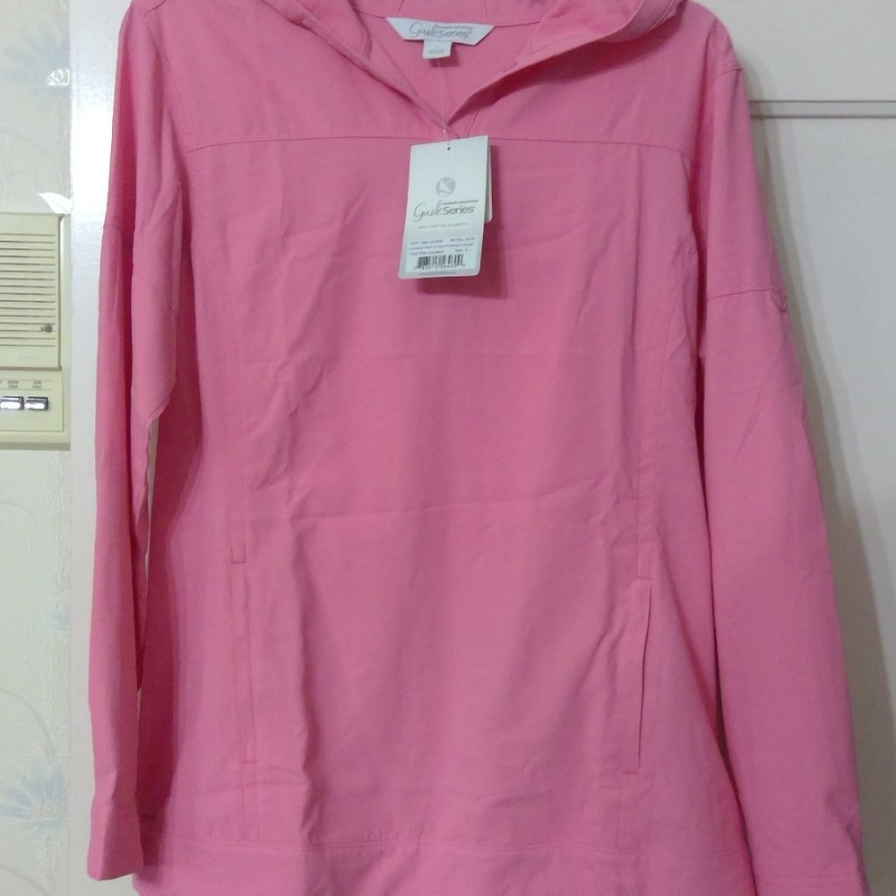 Sun Protecting long sleeved shirt with hood